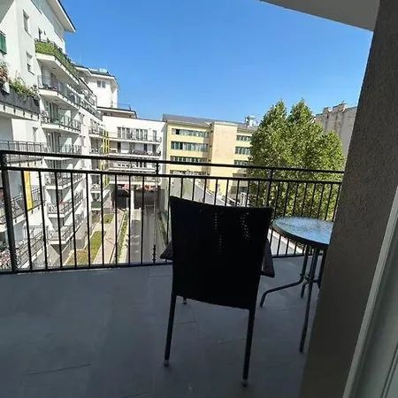 Modern With Garage Budapeşte